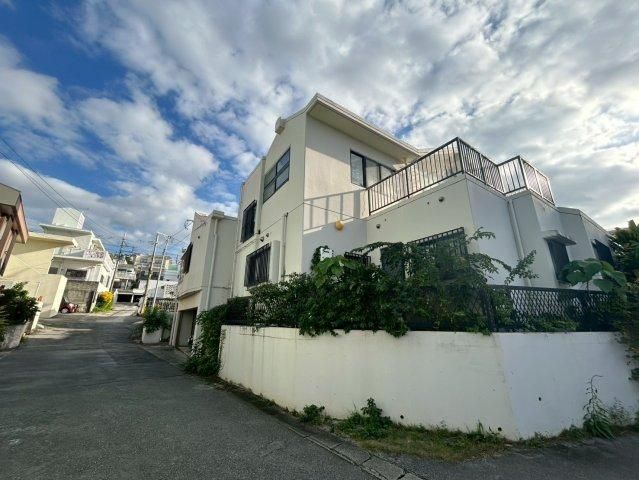6SLDK RC House for Sale in Urasoe, Okinawa - 234m2 - Thumbnail 2