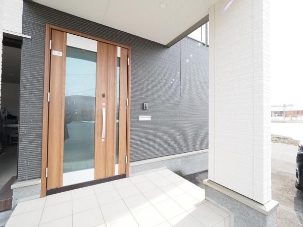 Spacious 2LDK House with Office Space in Asahikawa, Hokkaido - Thumbnail 3