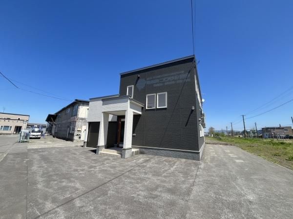 Spacious 2LDK House with Office Space in Asahikawa, Hokkaido - Thumbnail 2
