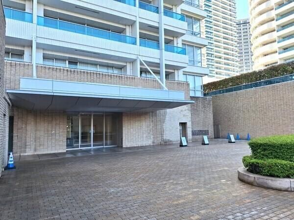 1LDK Apartment for Sale in Minato Mirai, Yokohama - Thumbnail 2