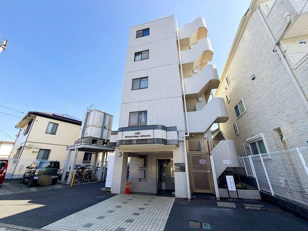 1K Apartment for Sale in Yamato City, Kanagawa - 17.28m2 - Thumbnail 2