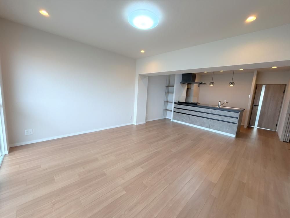 Renovated 2LDK Apartment Near Momoyamadai Station in Suita - Thumbnail 4