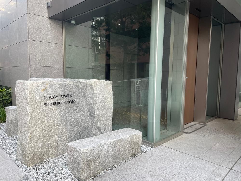 2LDK Apartment for Sale in Shinjuku, Tokyo - 72.92m2 - Thumbnail 2