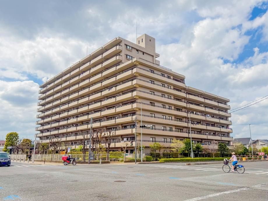 Renovated 3LDK Apartment Near Kamonomiya Station in Saitama - Thumbnail 2