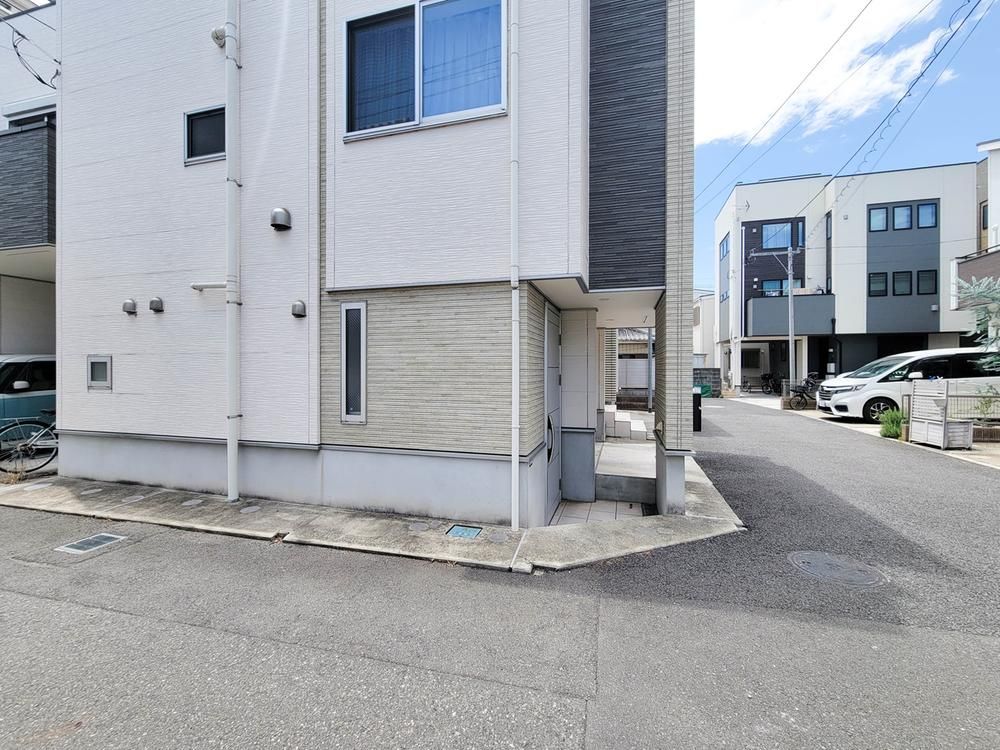 Modern 2LDK+S House Near Minami-Urawa Station in Saitama - Thumbnail 4