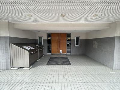 4LDK Apartment for Sale in Nishi Ward, Sapporo — Front_door, Nishi, Hokkaido