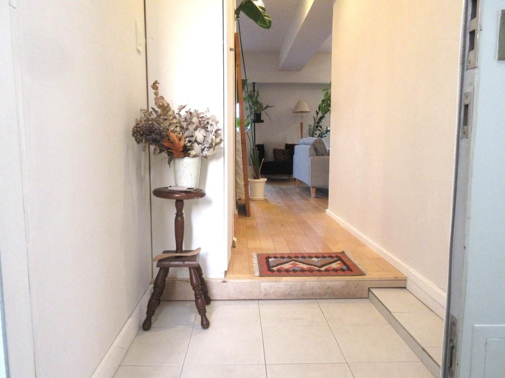 Designer Renovated 1LDK Apartment Near Nishi-Nijūhachi-Chome Station, Sapporo - Thumbnail 2