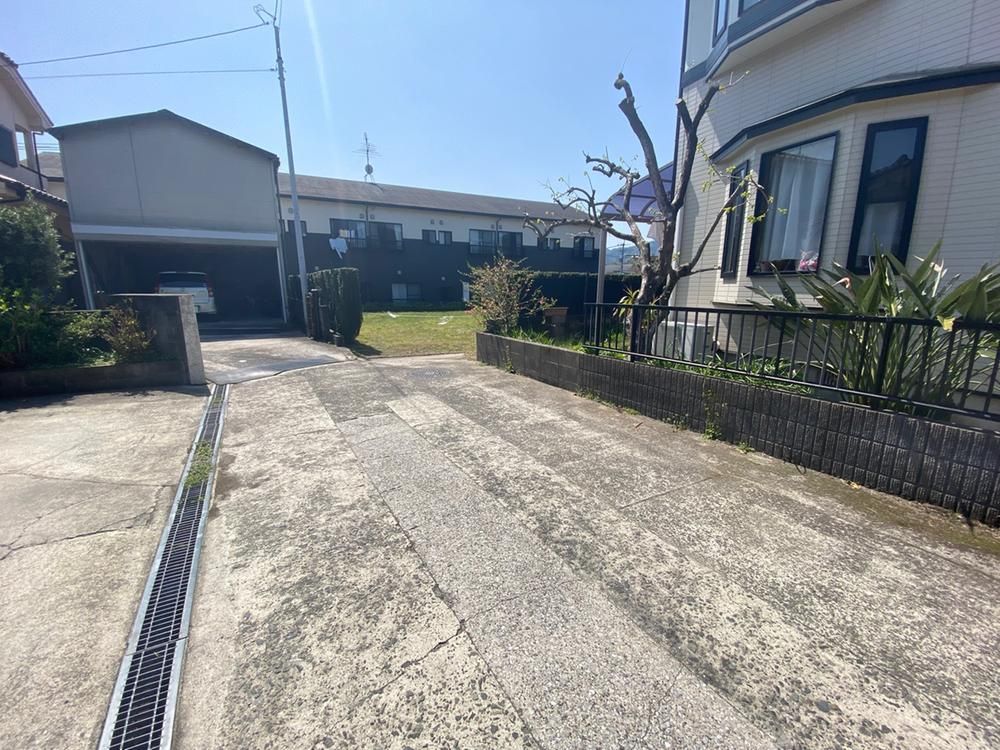 239 sqm Building Lot for Sale in Sakanoue, Kagoshima City - Thumbnail 3