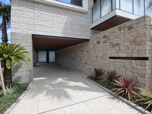 1LDK Apartment with Enoshima View near Kugenuma Kaigan Station - Image 1