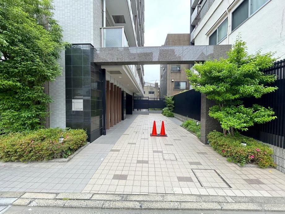 1LDK Apartment for Sale in Taito-ku, Tokyo – 40.89m² - Thumbnail 3