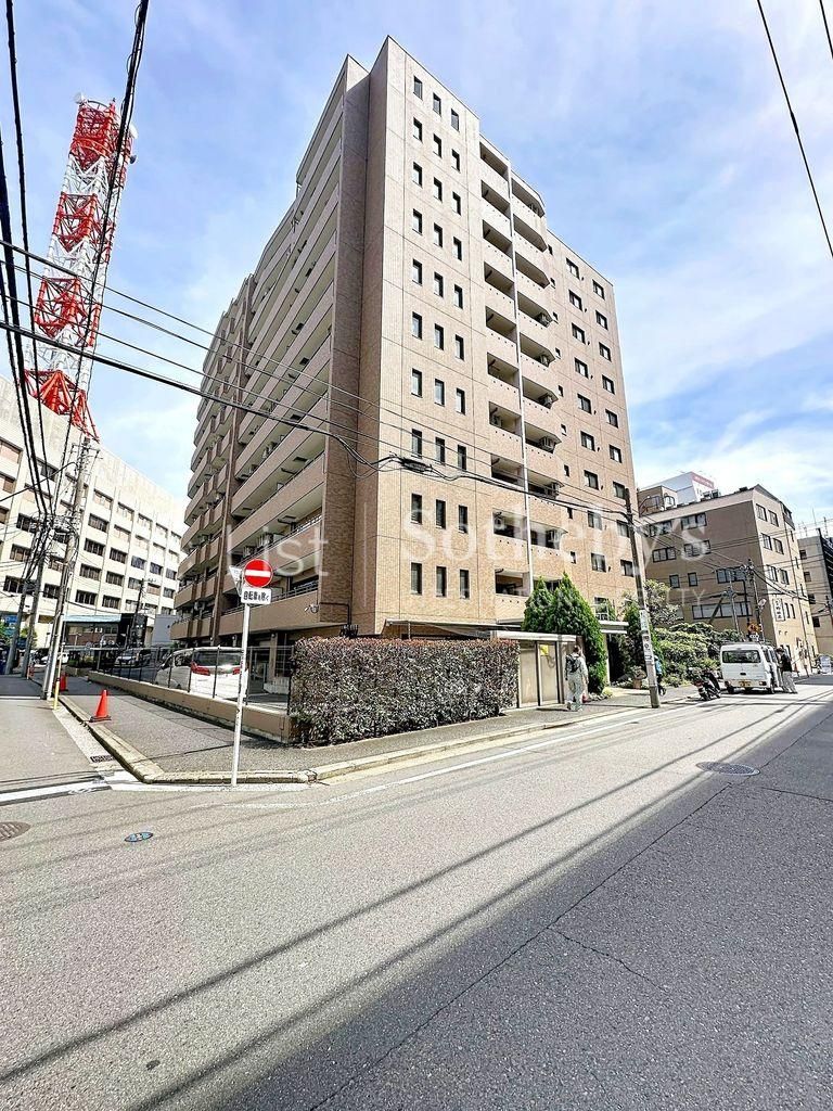 Renovated 2LDK Apartment Near Yokohama Station, Kanagawa - Thumbnail 2