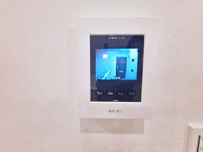 Renovated 2LDK Apartment for Sale in Sakae Ward, Yokohama - Thumbnail 3