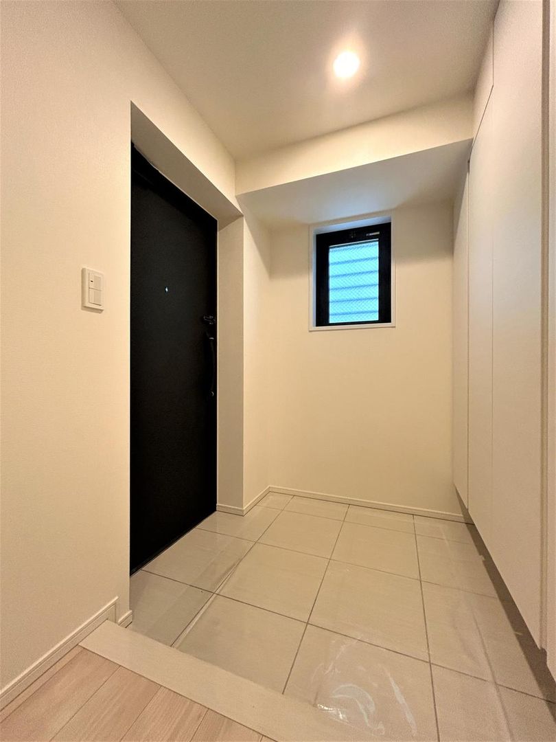 Renovated 4LDK Apartment in Isogo, Yokohama for Sale - Thumbnail 2