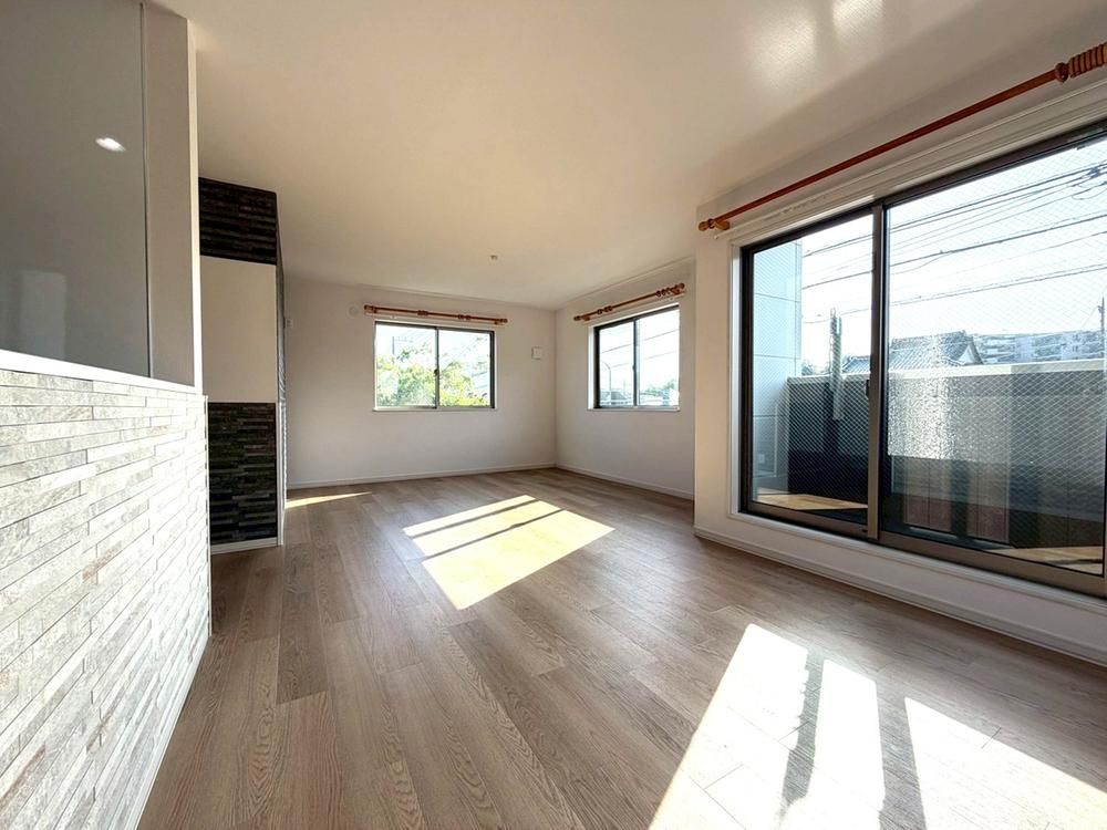 Renovated 3LDK House in Yokohama Sakae Ward with Garage - Thumbnail 4