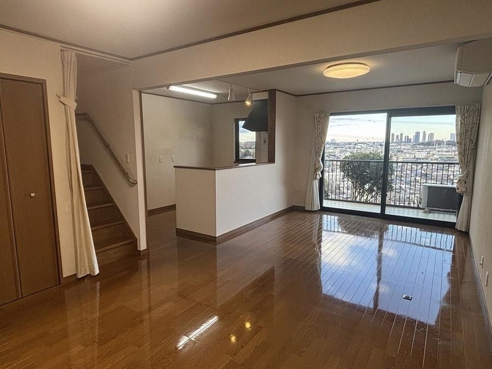 4LDK House for Sale in Kami-Sueyoshi, Tsurumi-ku, Yokohama - Thumbnail 2