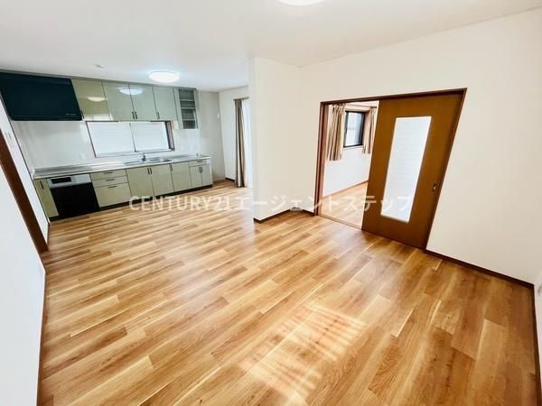 Spacious 6LDK House for Sale in Miyazaki City, Miyazaki Prefecture - Thumbnail 2