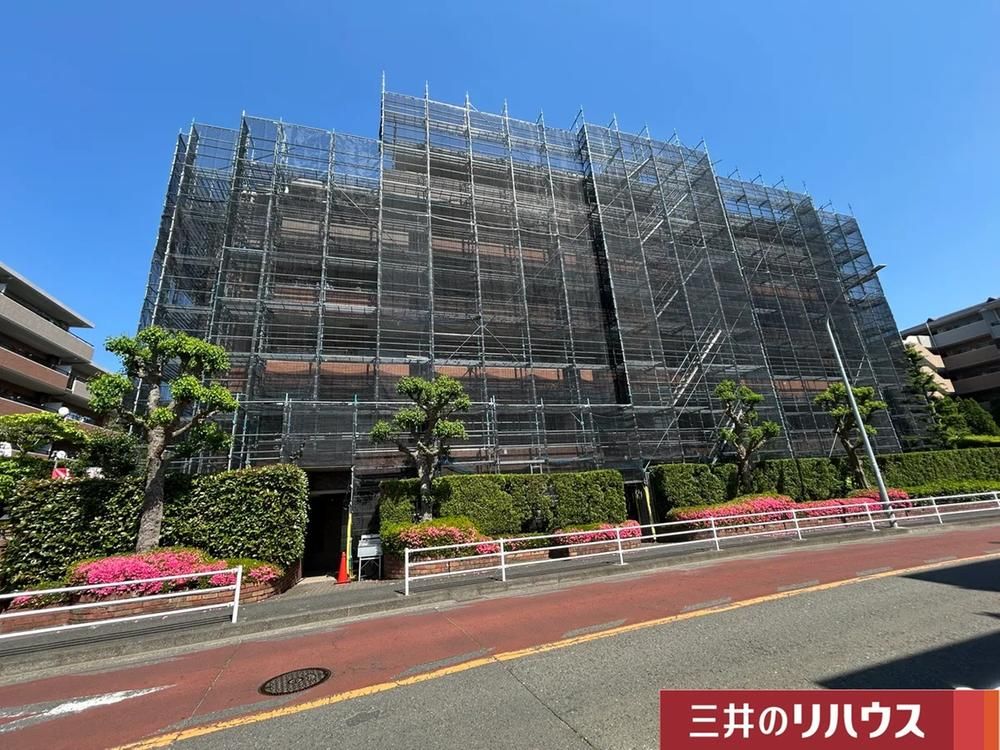 3LDK Apartment for Sale in Yokohama Izumi Ward - Thumbnail 3