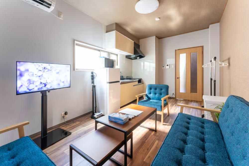 3-Story Townhouse for Sale in Osaka's Ikuno Ward Near Tsuruhashi - Thumbnail 2