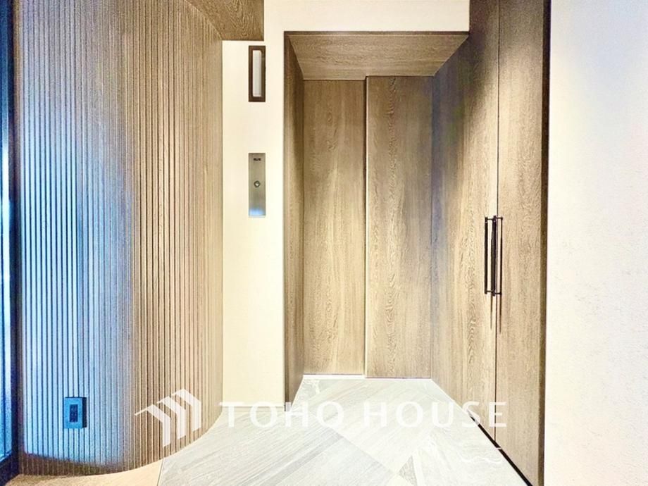 Top Floor 1LDK Apartment in Shibuya, Tokyo - 90.99m2 - Thumbnail 2