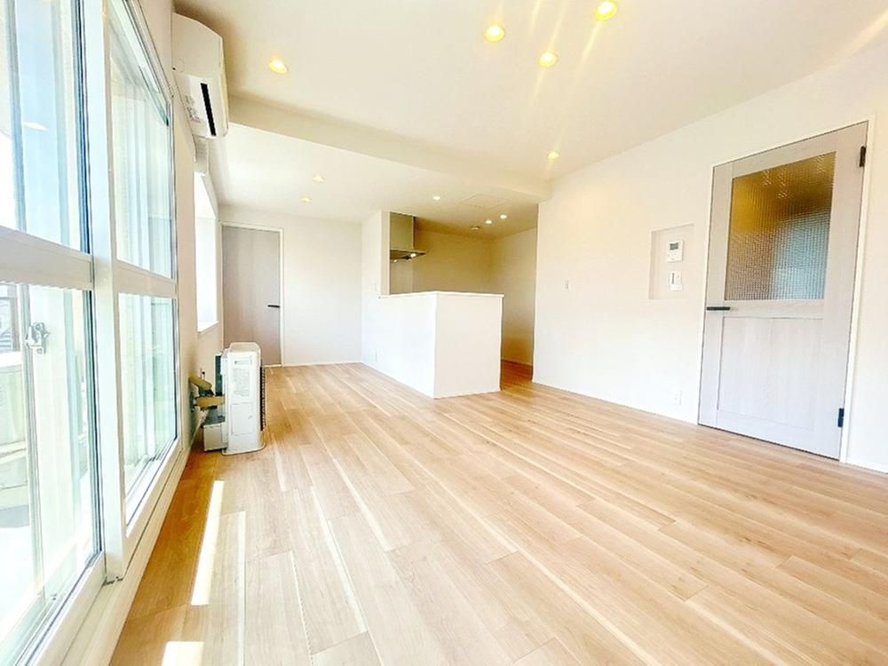 Renovated 4LDK Apartment Near Subway in Sapporo Shiroishi - Thumbnail 3