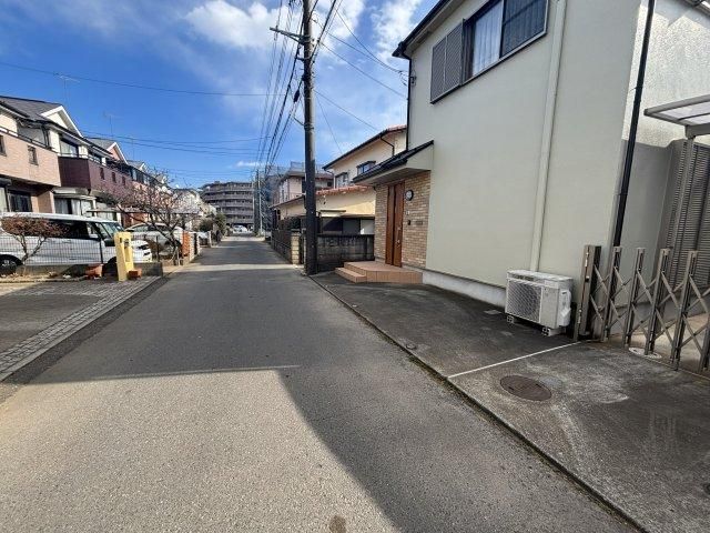 Used Detached House in Tokorozawa with Garden and Parking - Thumbnail 4