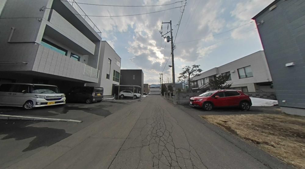 3-Story RC House with Rooftop in Miyanosawa, Sapporo - Thumbnail 2