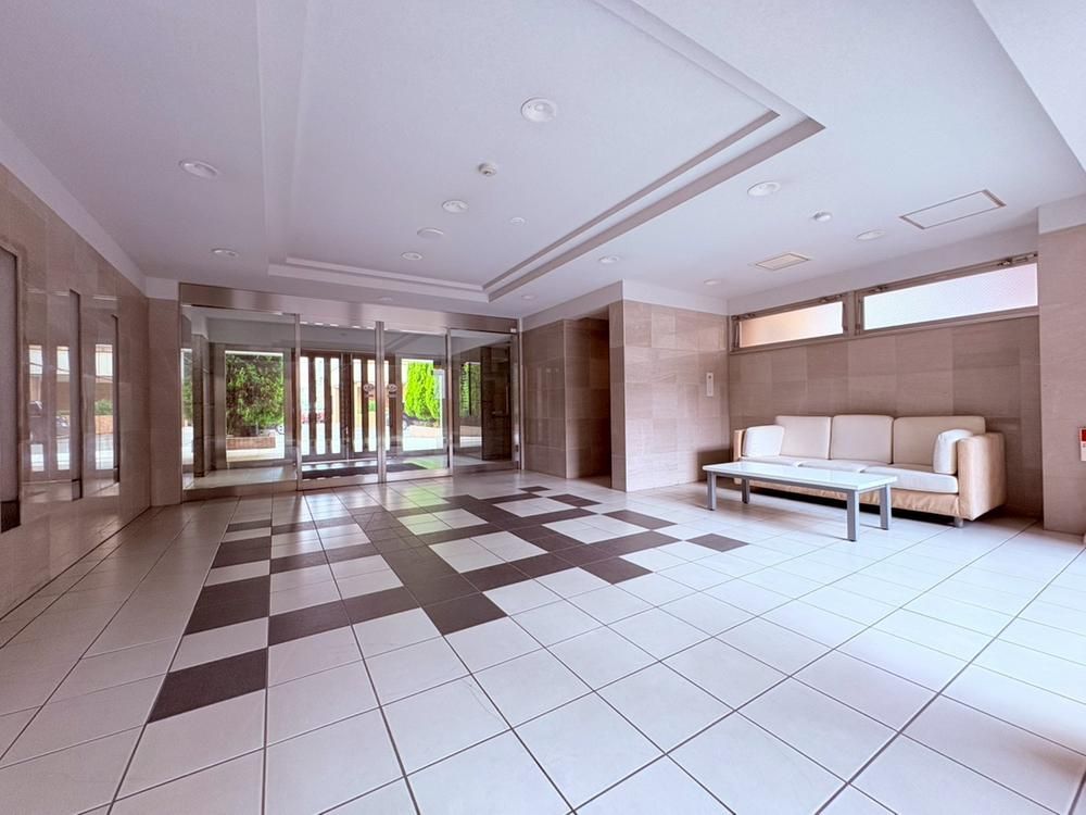 Renovated 3LDK Apartment in Sapporo, Near West Line 6 - Thumbnail 3