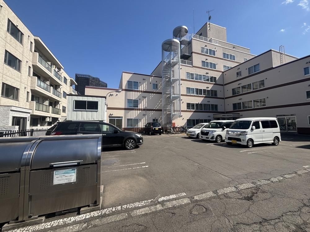 2LDK Apartment for Sale in Nishi Ward, Sapporo, Hokkaido - Thumbnail 3