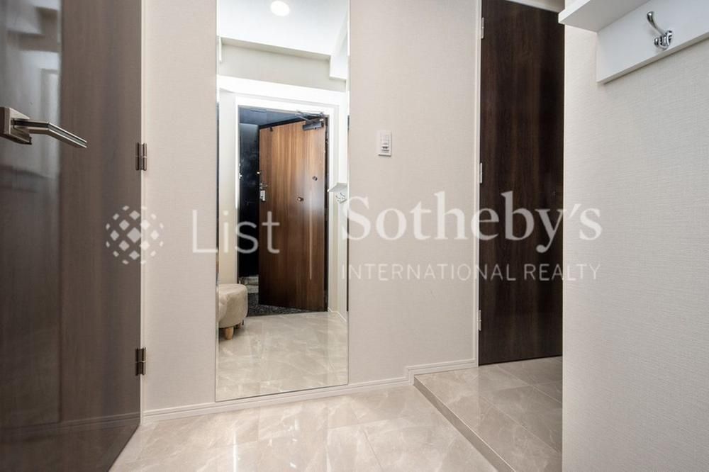 City Tower Shinjuku 3LDK Apartment for Sale in Nishi-Shinjuku, Tokyo - Thumbnail 3