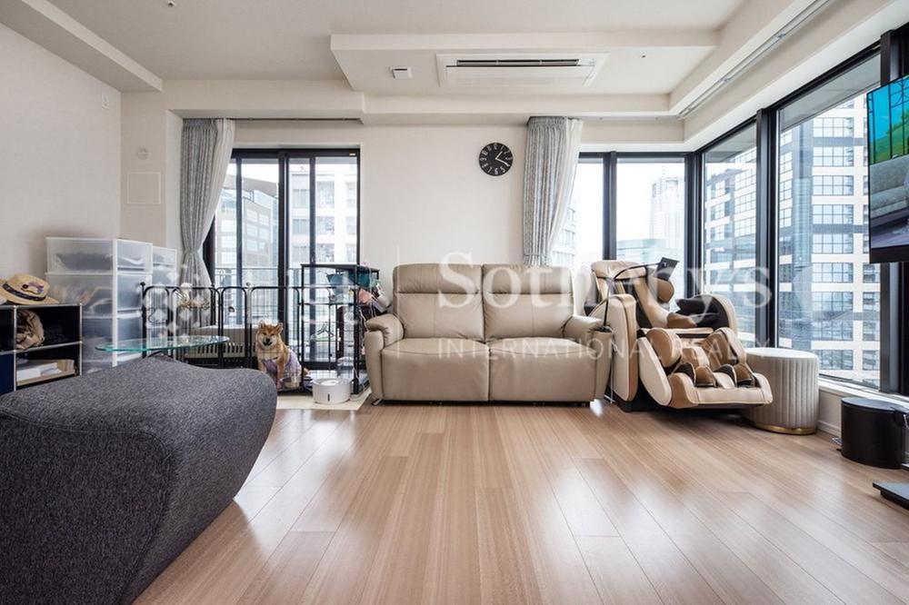 City Tower Shinjuku 3LDK Apartment for Sale in Nishi-Shinjuku, Tokyo - Thumbnail 4
