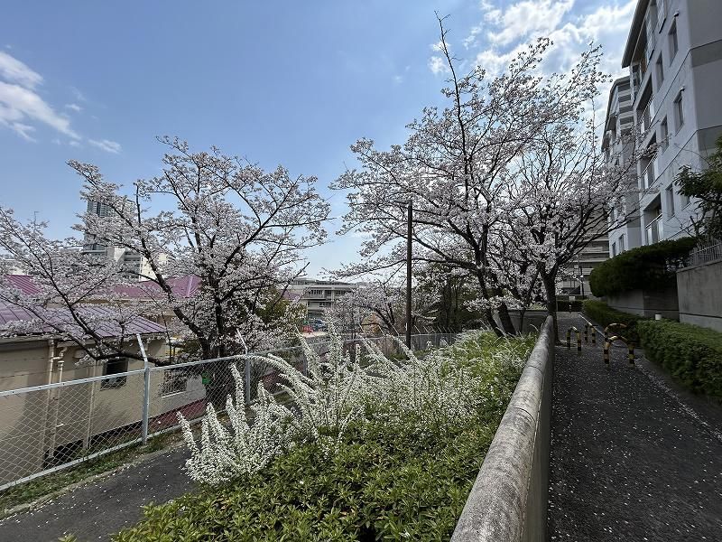5LDK Apartment for Sale in Toyonaka, Osaka - Thumbnail 2