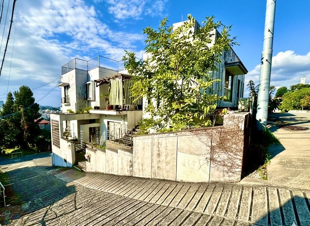 8LDK Multi-Generational House in Shuri, Naha, Okinawa - Thumbnail 3
