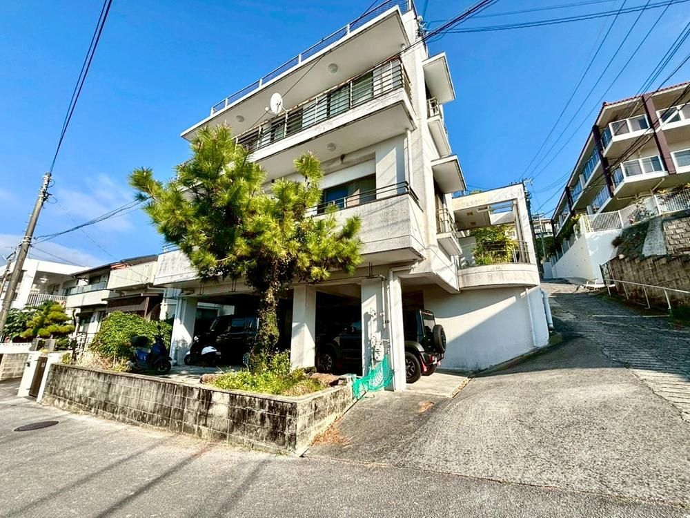 8LDK Multi-Generational House in Shuri, Naha, Okinawa - Thumbnail 2