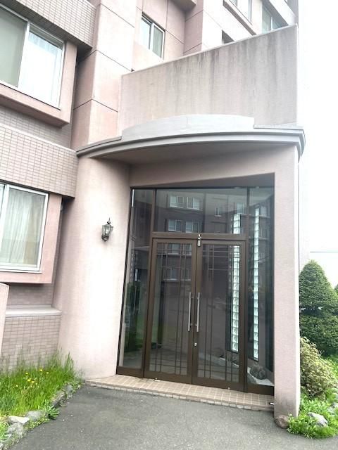 3LDK Top-Floor Apartment in Sapporo Toyohira Ward for Sale - Thumbnail 3