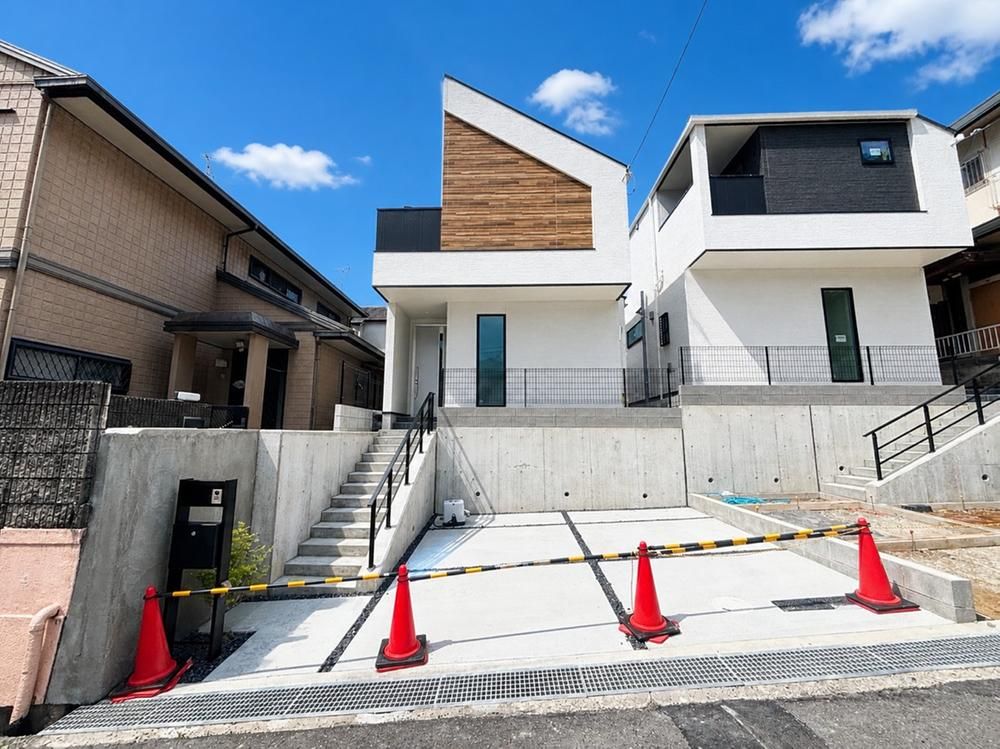 New 3LDK Detached House with ZEH Standards in Takatsuki - Thumbnail 2