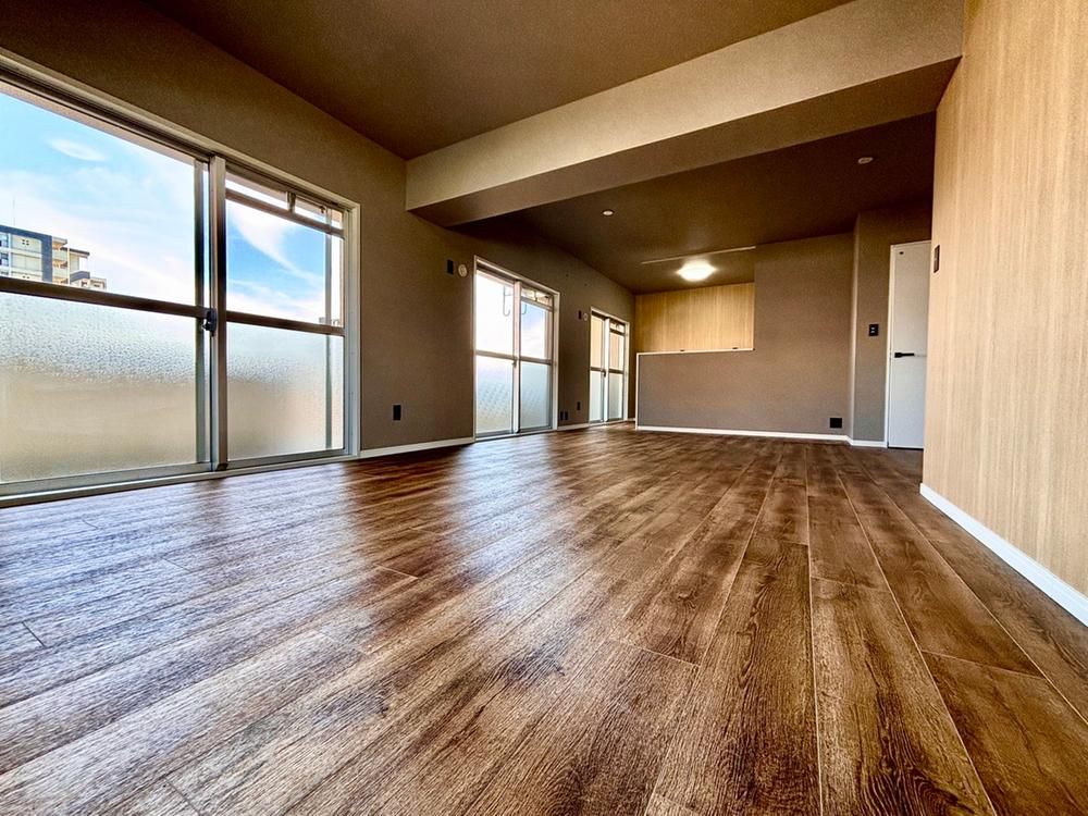 Renovated 3LDK Apartment Near JR Yoshizuka Station in Fukuoka - Thumbnail 4