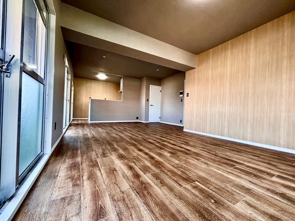 Renovated 3LDK Apartment Near JR Yoshizuka Station in Fukuoka - Thumbnail 3