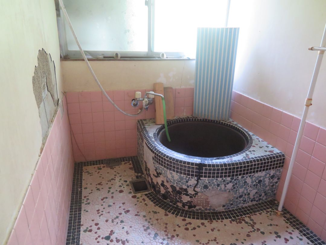 Traditional Wooden House with Garden Field in Yamaguchi Ado - Thumbnail 4