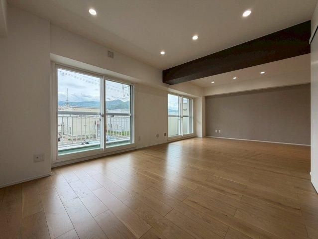 3LDK Renovated Apartment Near Hassamu Station, Sapporo - Thumbnail 4