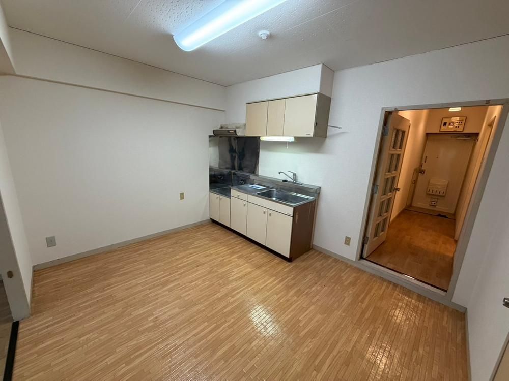 Renovated 2LDK Apartment Near Kita-Yobancho Station, Sendai - Thumbnail 3