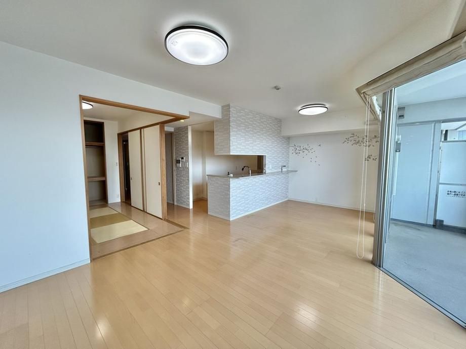 3LDK Apartment for Sale in Yokohama, Nishi-ku – 109.8 Million Yen - Thumbnail 2
