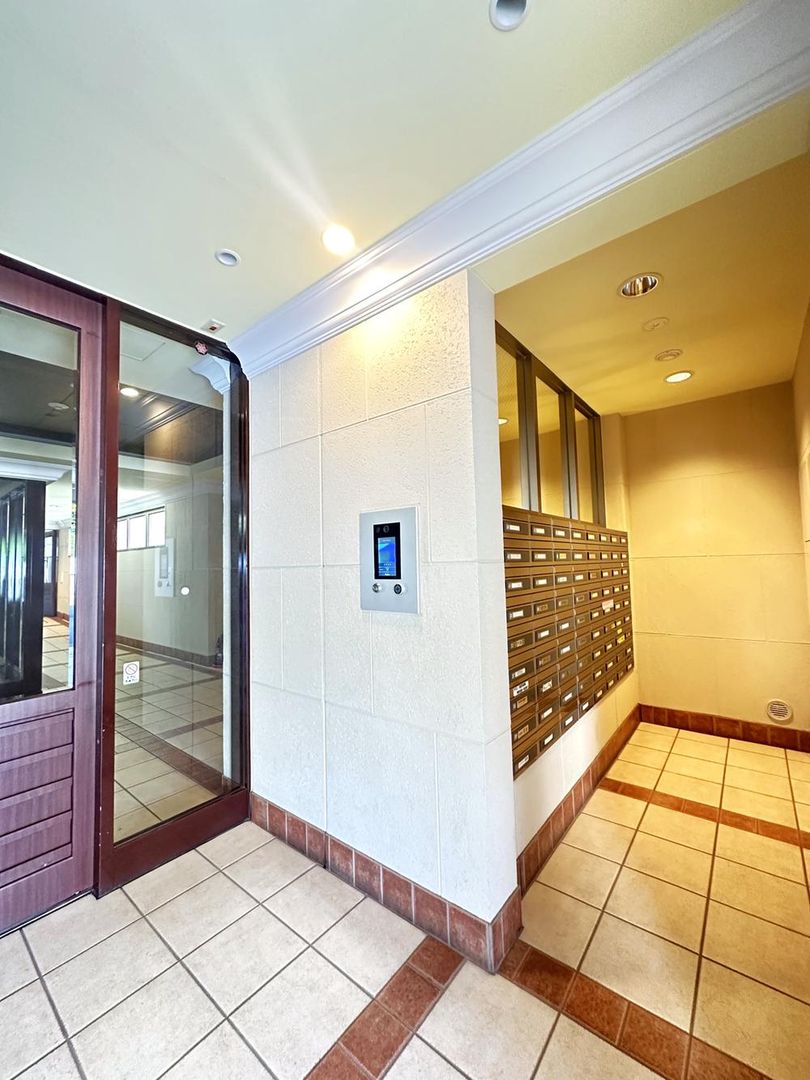 Renovated 2LDK Apartment Near Tsujido Beach, Chigasaki - Thumbnail 3