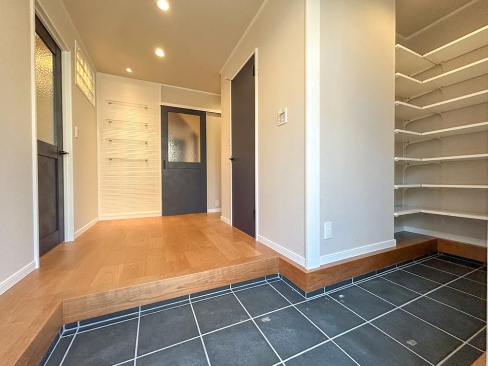 Renovated 4LDK+S House for Sale in Fuchu, Tokyo - 120m2 - Thumbnail 4