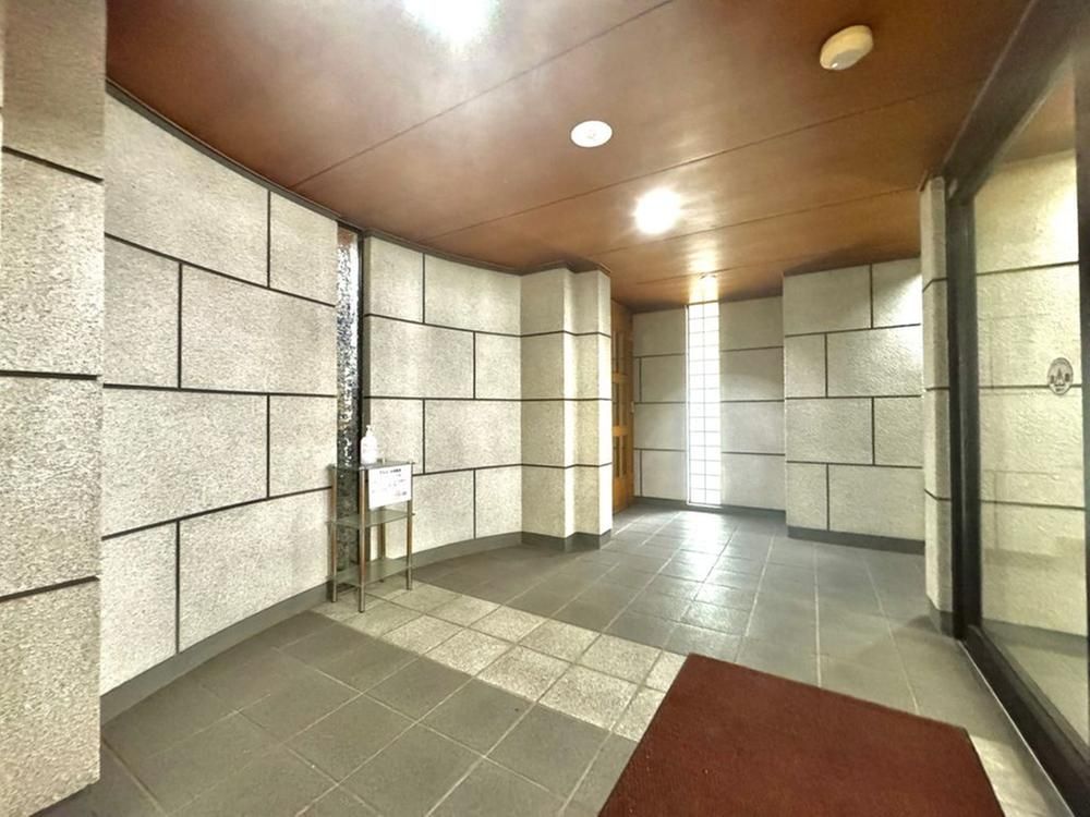 Renovated 3LDK Apartment Near Hiratsuka Station in Kawasaki - Thumbnail 4