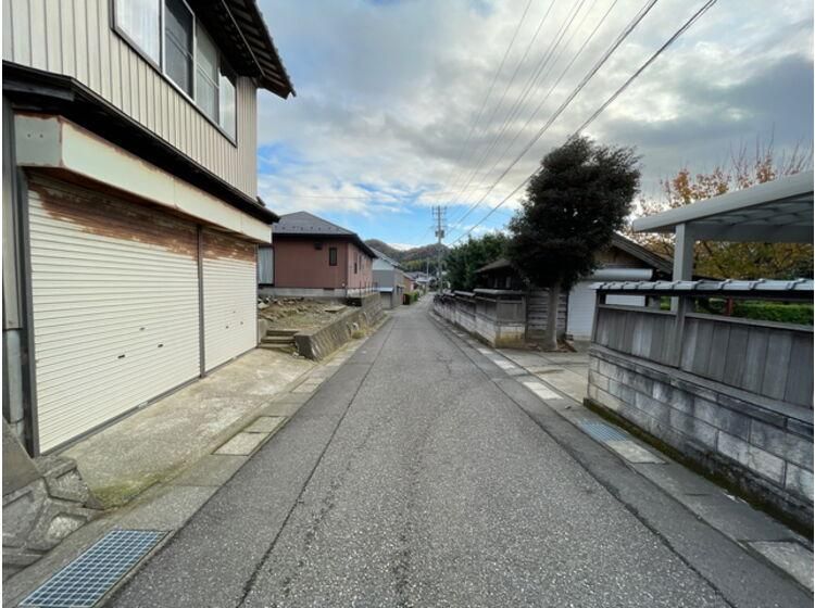 Spacious 9LDK House with Detached Building in Fukui City - Thumbnail 2
