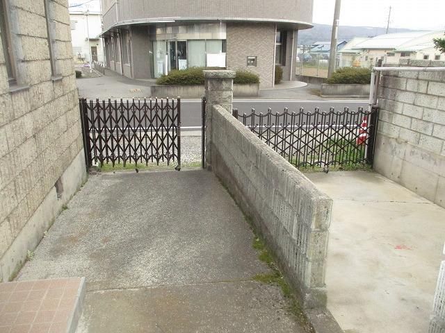 Spacious 9DK House on Corner Lot in Okaya City, Nagano - Thumbnail 3