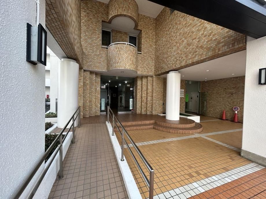 2DK Apartment for Sale Near Mukogaoka Yuen Station, Kawasaki - Thumbnail 2