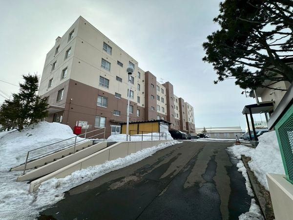 3LDK Apartment for Sale in Minami Ward, Sapporo - Thumbnail 2