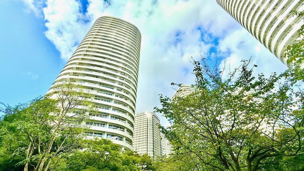 2LDK 76.2m² Apartment with Fuji View in Minatomirai, Yokohama - Thumbnail 3