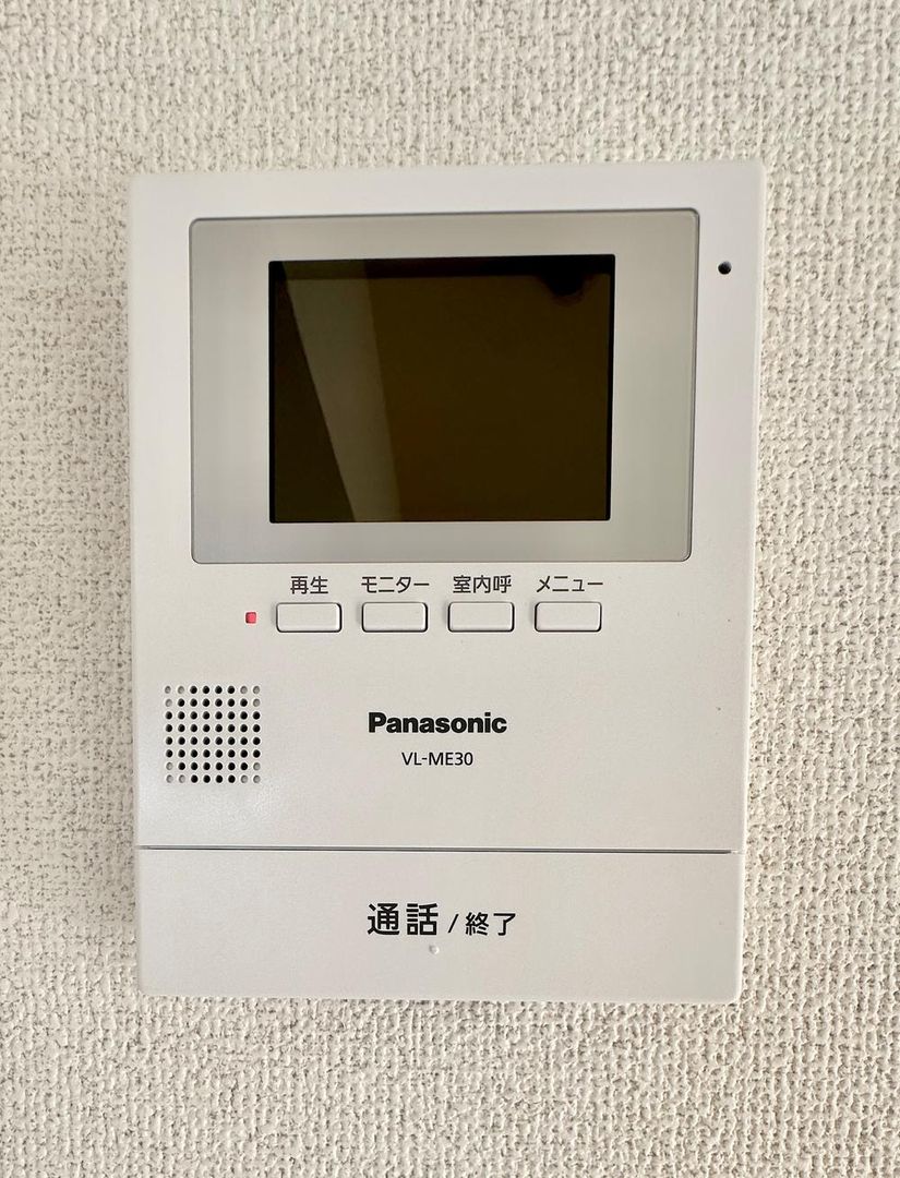 Renovated 2LDK Apartment in Yokosuka with Roof Balcony - Thumbnail 3